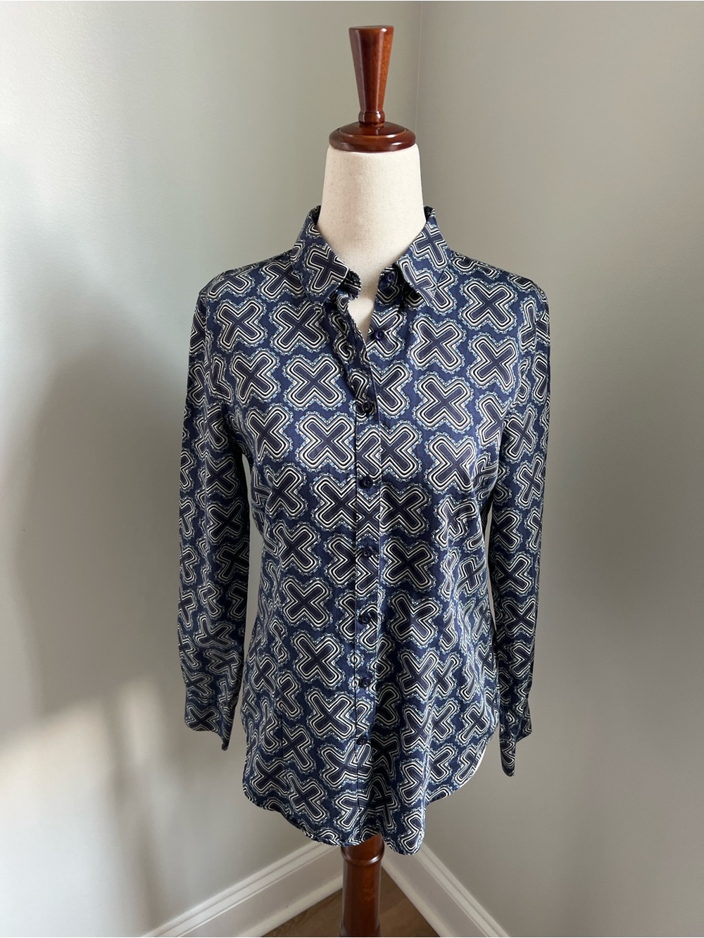 Brooks Brothers | Women’s Navy and White Geometric Button-Down Shirt Size 6P